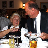 Mit Traudl Well, anlässlich ihres 90. Geburtstages, November 2009 (Foto: privat)